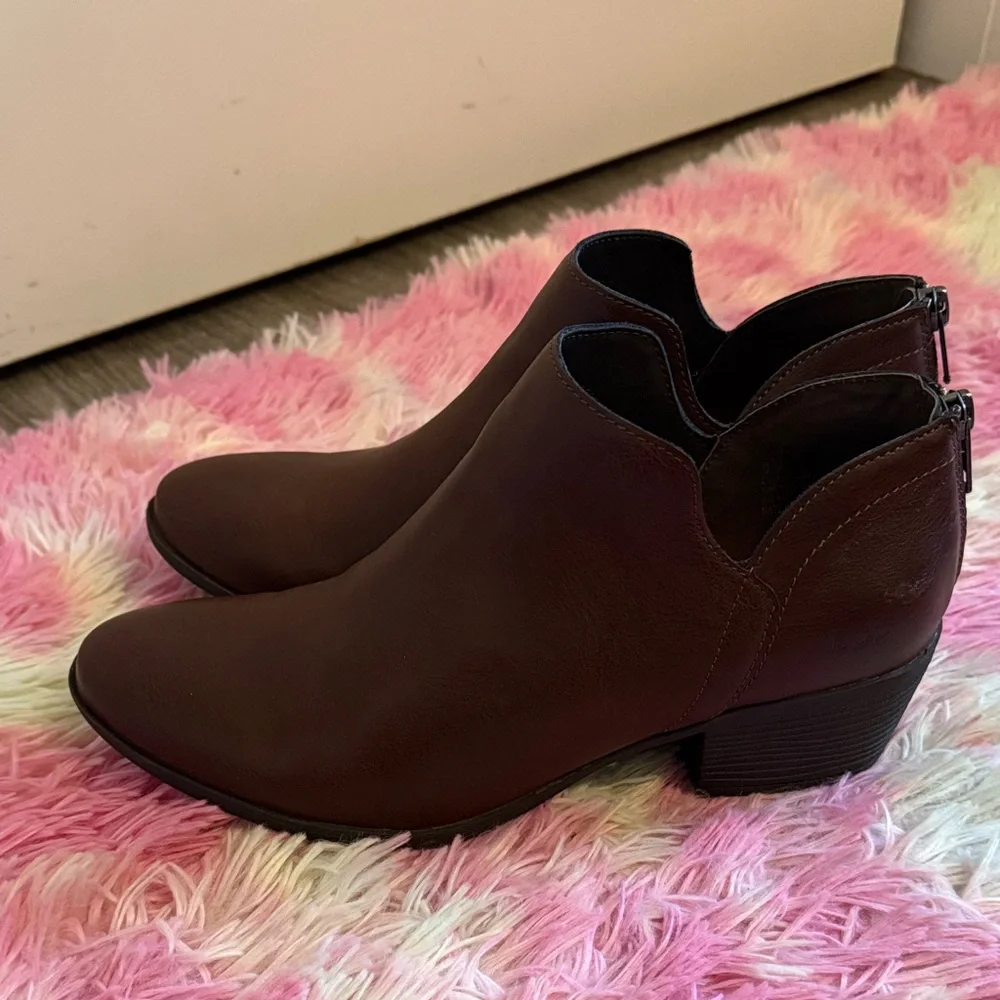 Chic Brown Faux  Leather Ankle Boots NWOT!